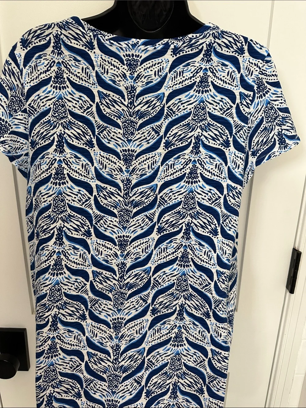 Lilly Pulitzer Etta Mermaid’s Tail Blue and White V-Neck Short Sleeve Tee - Picture 7 of 7
